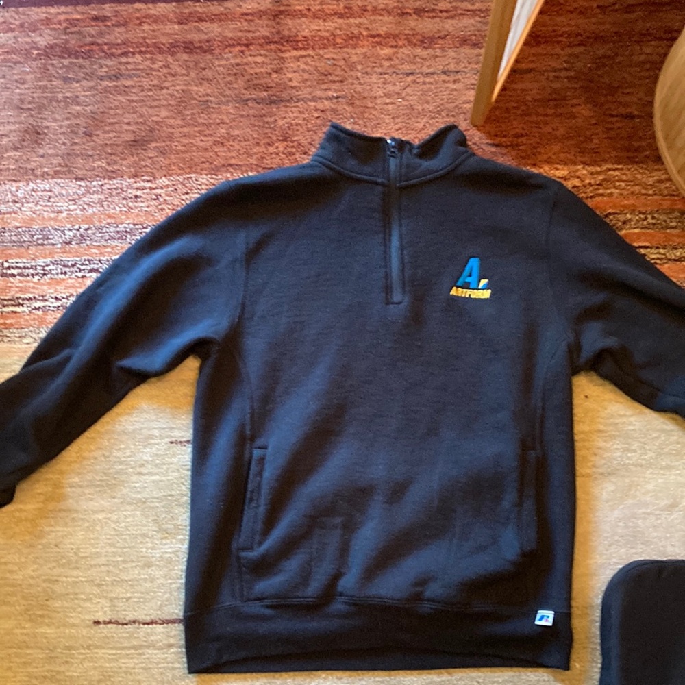 Art form quarter zip